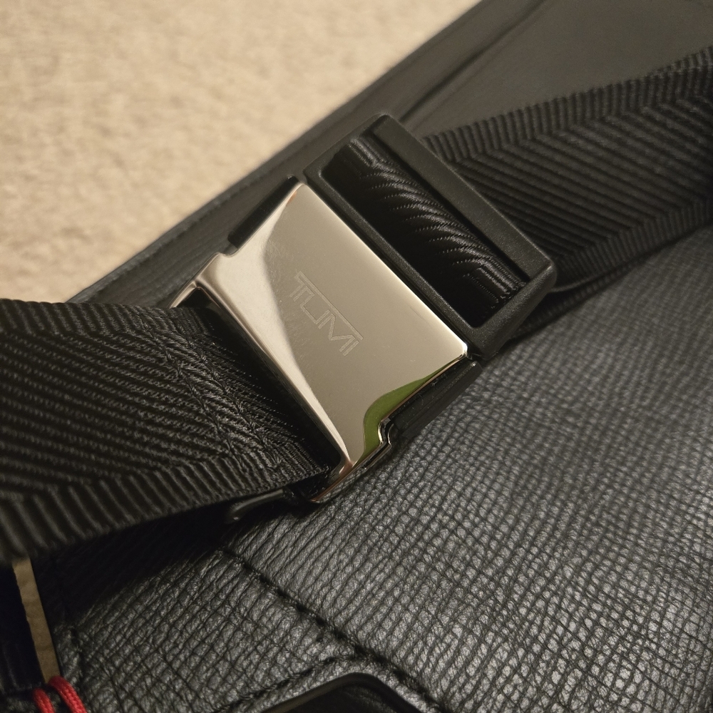 Tumi Sling - Picture 6 of 6